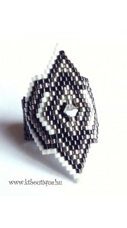 Peyote gyűrű Swarovski kristállyal, fehér-szürke-antik ezüst