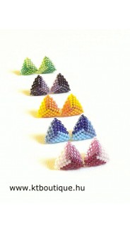 Mini háromszög fülbevaló, S méret 1 db, tetszőleges színben